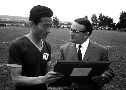 19690629 Fussball Süd Korea, Leßner