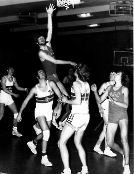 19720129 Basketball SSC-St