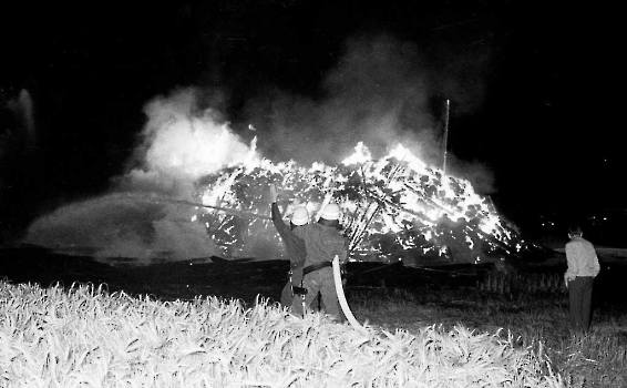 19760705 Feuer Feldscheune Karstadt