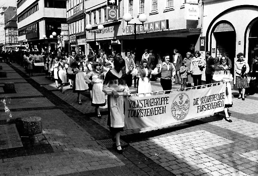 19770426 Volkstanzgruppen aus Nds., Hessen usw