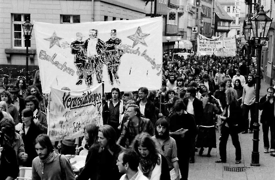 19810527 Demo Wohnungsnot Rathaus 1