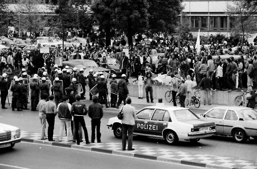 19810527 Demo Wohnungsnot Rathaus