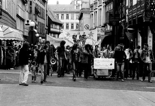 19810527 Demo Wohnungsnot Rathaus 2