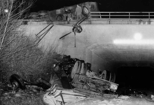 19820303 Unfall von Brücke BAB 1