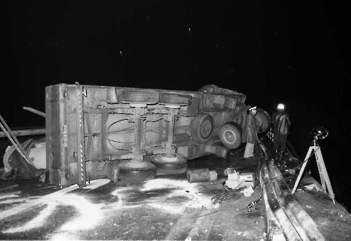 19820303 Unfall von Brücke BAB
