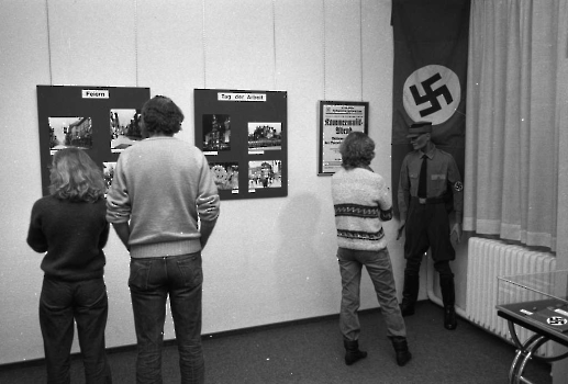 19830203 Museum, Unterm Hakenkreuz