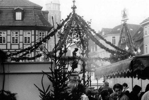 19831130 Weihnachtsmarkt Rathaus 1