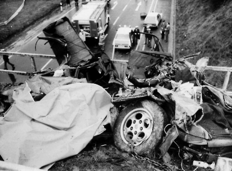 19840212 Unfall PKW Autobahnbrücke