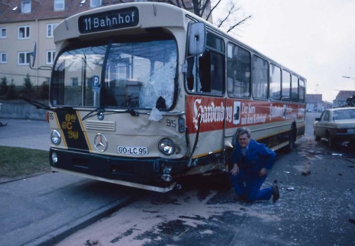 19860412 Geismar Bus -PKW