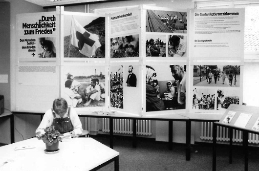 19860614 Ausstellung Rotes Kreuz, Stadtbibliothek 