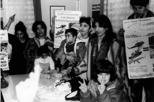 19920401 Kurden bestzen SPD Büro 1