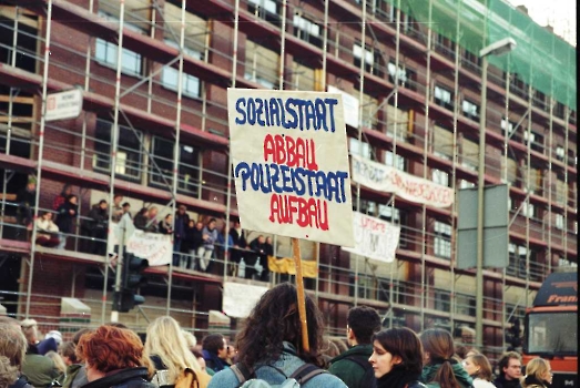 19971209 Demo Polizeigebäude 7